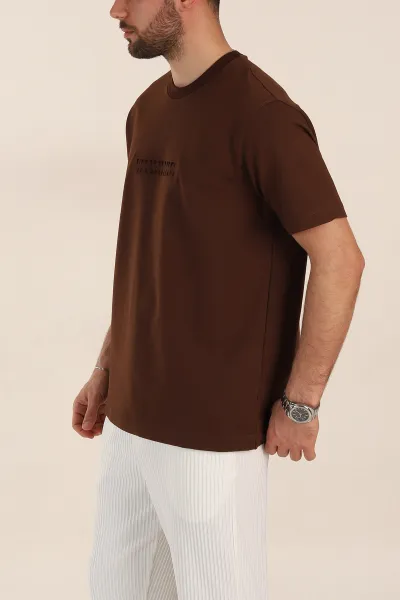 Kahverengi Relaxed Fit Kabartma Yazı Detaylı Erkek Tişört 358505