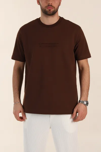 kahverengi-relaxed-fit-kabartma-yazi-detayli-erkek-tisort-358505