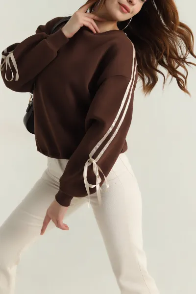 kahverengi-serit-detay-sardonlu-uc-ip-kadin-sweat-413800
