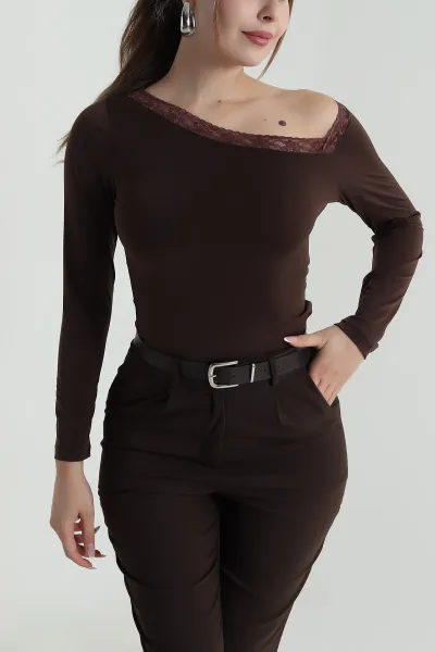 Kahverengi Yakası Dantelli Sandy Kadın Bluz 487038