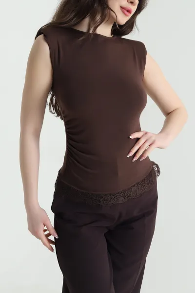 Kahverengi Yırtmaçlı Büzgülü Vatkalı Dantelli Viskon Kadın Bluz 451654