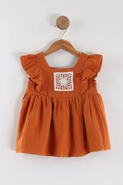 kiremit-6-24-ay-orgu-islemeli-kol-firfirli-kiz-bebek-muslin-elbise-449432
