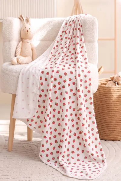 kirmizi-0-12-ay-cilek-desenli-tek-kat-raporlu-kiz-bebek-battaniye-476545
