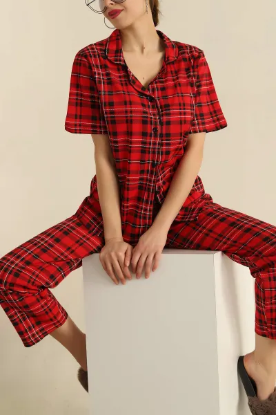 kirmizi-dugmeli-desenli-bayan-pijama-takimi-258526