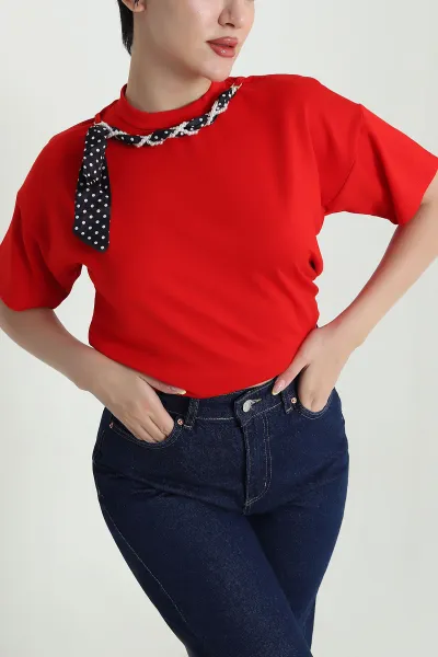 Kırmızı Fularlı Kolye Modal Kadın Tişört 470263