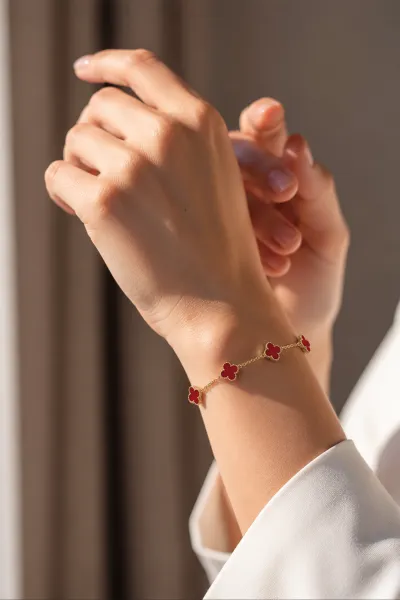 Kırmızı Gold Küçük Boy Mineli Van Cleef Çelik Bileklik 494529