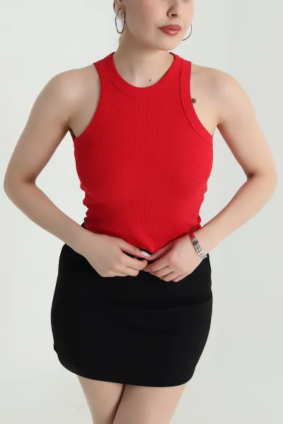 kirmizi-likrali-kaskorse-kadin-atlet-472068