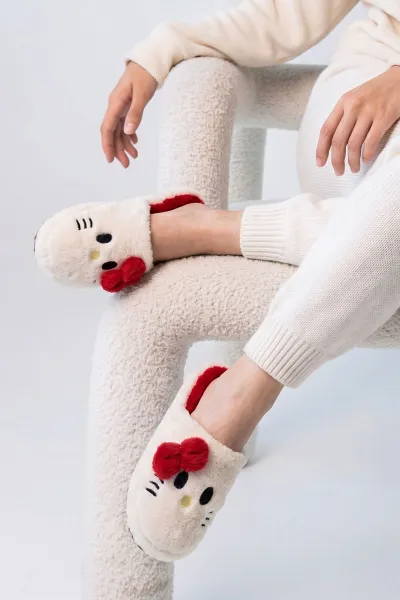 Kırmızı Peluş Figürlü Kadın Ev Terliği 494824