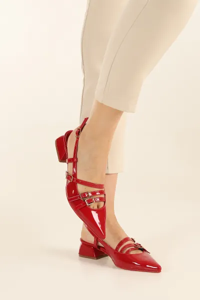 Kırmızı Rugan Gold Tokalı Kemer Detaylı Kalın Topuklu Ayakkabı 264531
