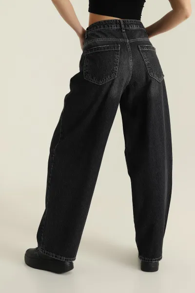 Koyu Füme Paça Çift Pensli Boyfriend Kot Pantolon 424155