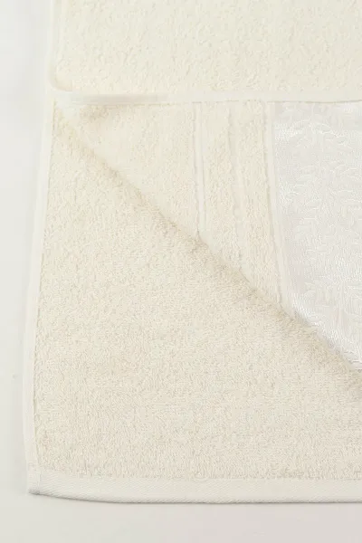 Krem 50x90 Cm Jakarlı Desenli Bahar Havlu 460451