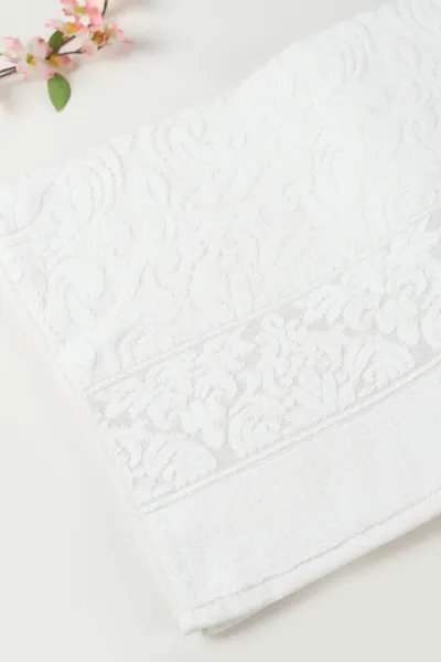 Krem 90x140 Cm Jakarlı Desenli Taç Banyo Havlusu 479185