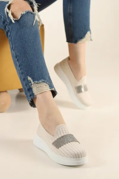 krem-beyaz-triko-tas-tasarim-loafer-ayakkabi-262224