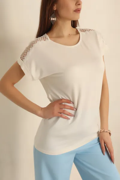 Krem Omuzları Dantelli Çilek Kumaş Viskon Bluz 239984