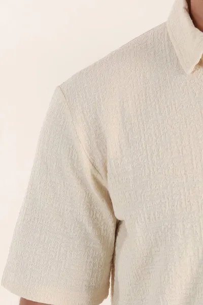 Krem Relaxed Fit Kabartma Dokulu Düğmeli Polo Yaka Erkek Tişört 358228
