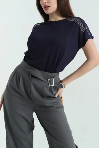 Lacivert Taşlı Güpürlü Çilek Kumaş Bluz 334569
