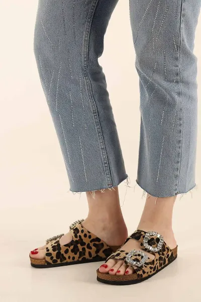 Leopar Desenli Taş Tokalı Mantar Taban Terlik 440989