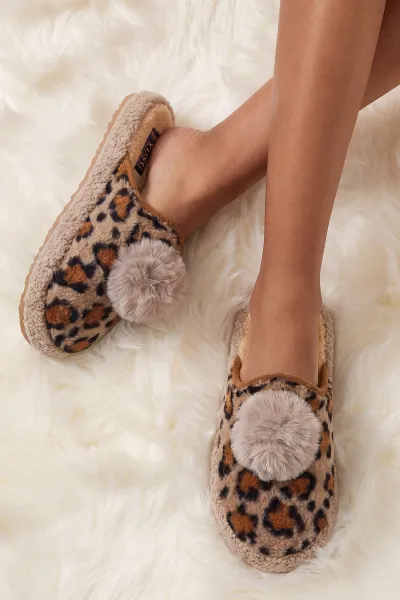 Leopar Peluş Önü Kapalı Kadın Ev Terliği 493467