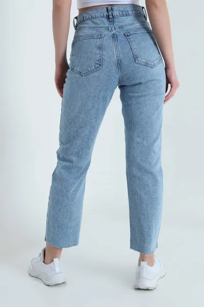 Mavi Kesik Paça Mom Kadın Kot Pantolon 456431