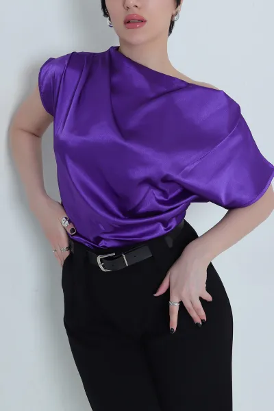 mor-omuz-pileli-kadin-saten-bluz-454334