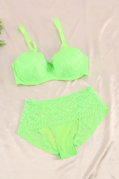 neon-yesil-dantel-islemeli-desteksiz-c-cup-sutyen-takim-365964