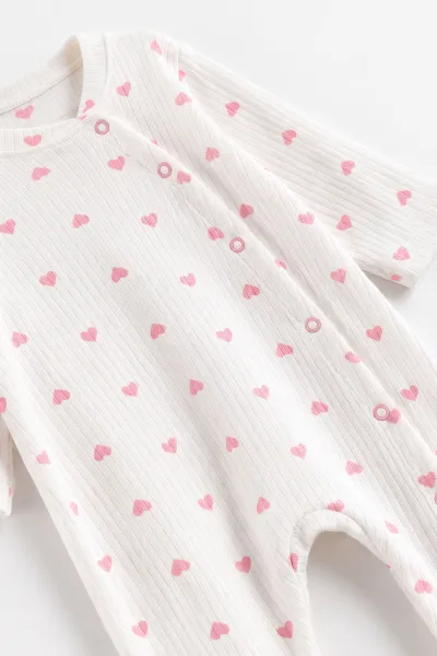 Pembe (0-3 Ay)Kalp Baskılı Fitilli Kumaş Patikli ve Şapkalı 2'li Kız Bebek Tulum 497906