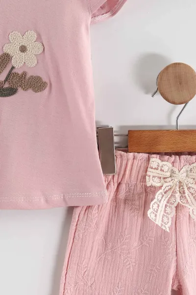 Pembe (1-5 Yaş) Çiçek Nakışlı Tişörtlü Müslin  Şortlu Toka Aksesuarlı Kız Çocuk Yazlık Takım 435021