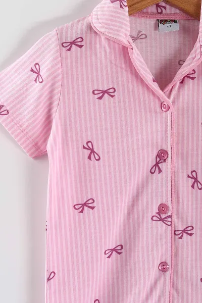 Pembe (4-12 Yaş)Fiyonk  Baskılı Kısa Kol Ön Düğmeli Göz Bandı Detaylı Kız Çocuk Pijama Takım 453258