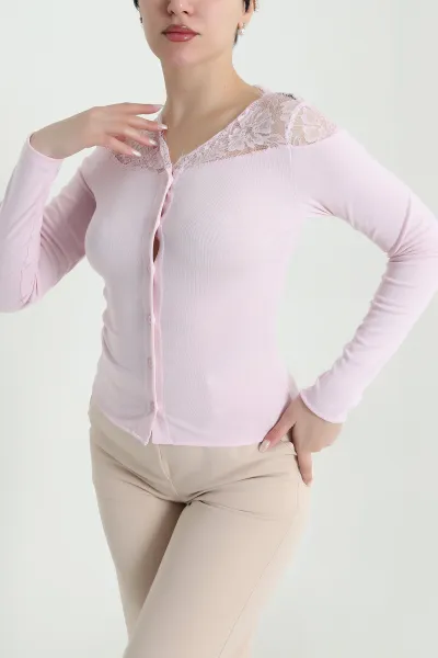 Pembe Dantelli Tasarım Düğmeli Buzi Kadın Bluz 447572