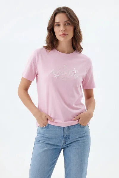 pembe-kurdelali-nakisli-kompak-kadin-tisort-427467