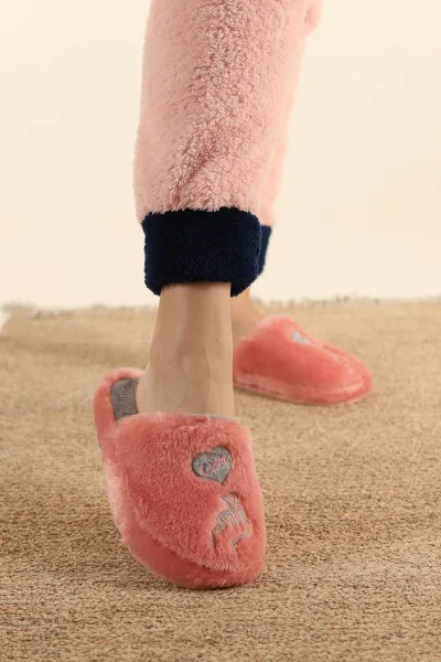 pembe-pelus-kalp-nakisli-kadin-ev-terligi-302316