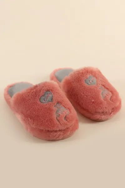 Pembe Peluş Kalp Nakışlı Kadın Ev Terliği 302316
