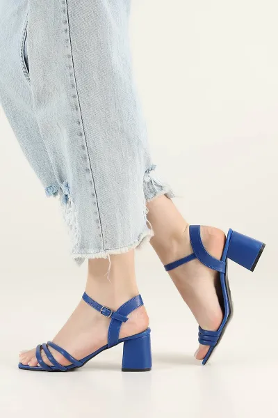 Saks Mavisi Çapraz Bantlı Topuklu Sandalet 249607