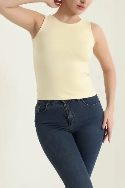 sari-oysho-likrali-kadin-atlet-432400