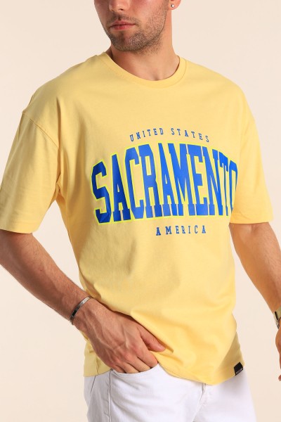sari-sacramento-baskili-oversize-erkek-tisort-186061