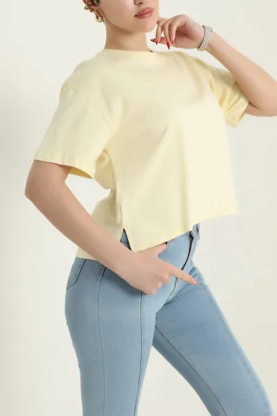 sari-yani-yirtmacli-kadin-tisort-435436
