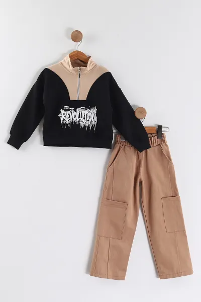 Siyah (3-10 Yaş)Baskılı Yakası Fermuarlı Sweatli Gabardin Pantolonlu Erkek Çocuk Takım 443379