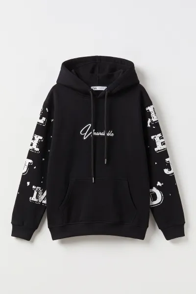 siyah-4-12-yas-nakisli-kapusonlu-ve-kanguru-cepli-3-ip-sardonlu-erkek-cocuk-sweatshirt-496872