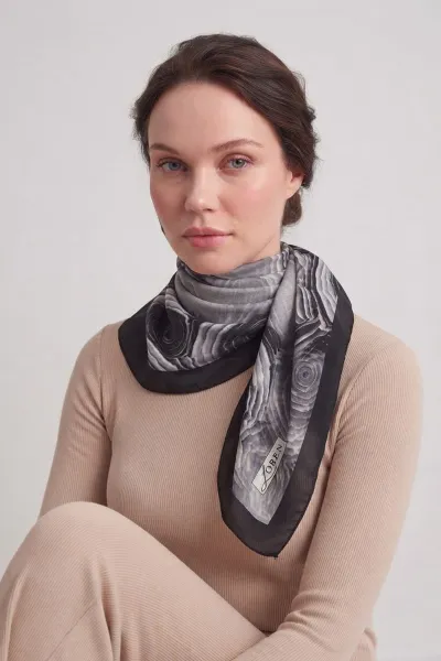 Siyah 90x90 Cm Dijital Baskılı Rosetta Desen Soft Eşarp 498595