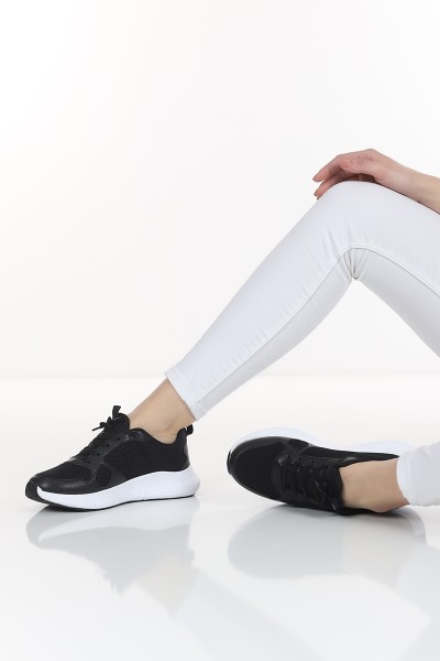 Siyah Bağcıklı Yüksek Taban Spor Ayakkabı 104545