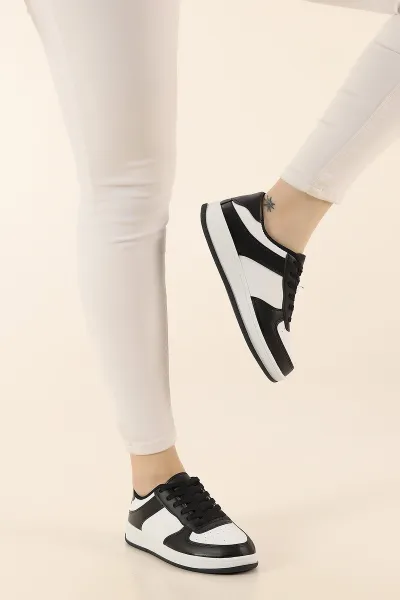 Siyah Beyaz Bağcıklı Kadın Spor Ayakkabı 422650