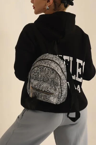 siyah-beyaz-desenli-mini-boy-sirt-cantasi-235878