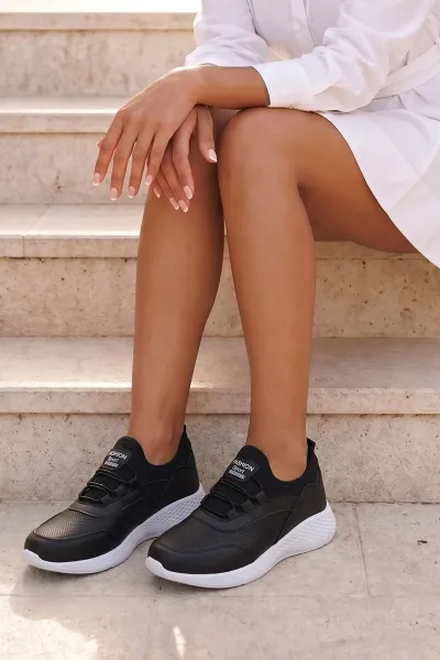Siyah Beyaz Kalın Bağcıklı Kadın Spor Ayakkabı 489142