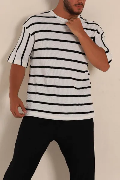 Siyah Çizgili Oversize Jakarlı Delikli Erkek Triko Tişört 267398