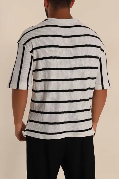 Siyah Çizgili Oversize Jakarlı Delikli Erkek Triko Tişört 267398