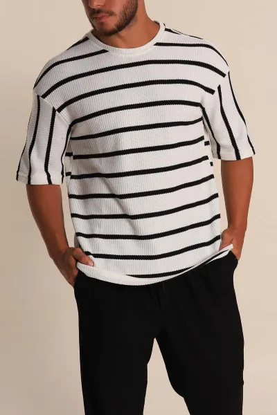 siyah-cizgili-oversize-jakarli-delikli-erkek-triko-tisort-267398