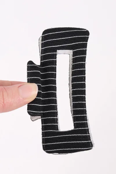 siyah-dikdortgen-model-uzeri-cizgili-bez-buyuk-boy-mandal-toka-449723