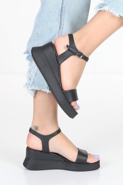 Siyah Dolgu Topuk Kadın Sandalet 115005