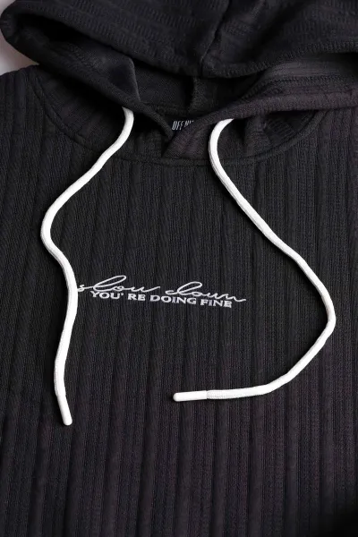 Siyah Fitilli Yazı Detaylı Kapüşonlu Erkek Sweatshirt 396196