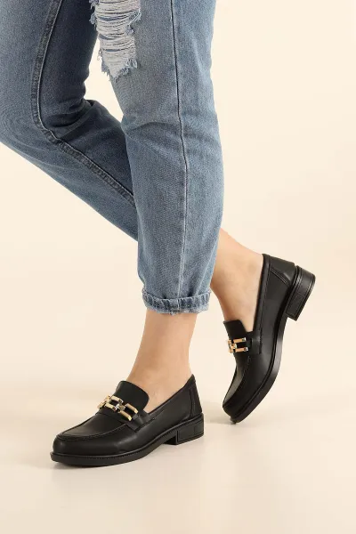 siyah-gold-zincirli-kadin-loafer-ayakkabi-302414